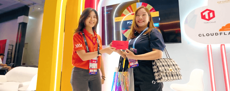 A big smile and a winning moment at the Dimennet booth — congratulations to one of our lucky prize winners!