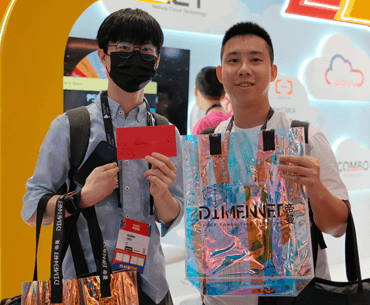 Guests happily receiving our complimentary corporate gifts.